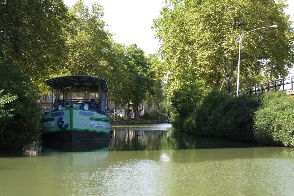 Le long du canal  du Midi dans Toulouse